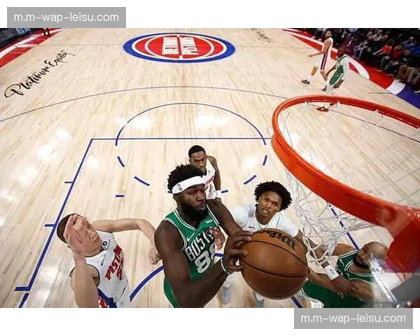 凯尔特人布朗防守专注 8次助攻体现阅读比赛能力提升